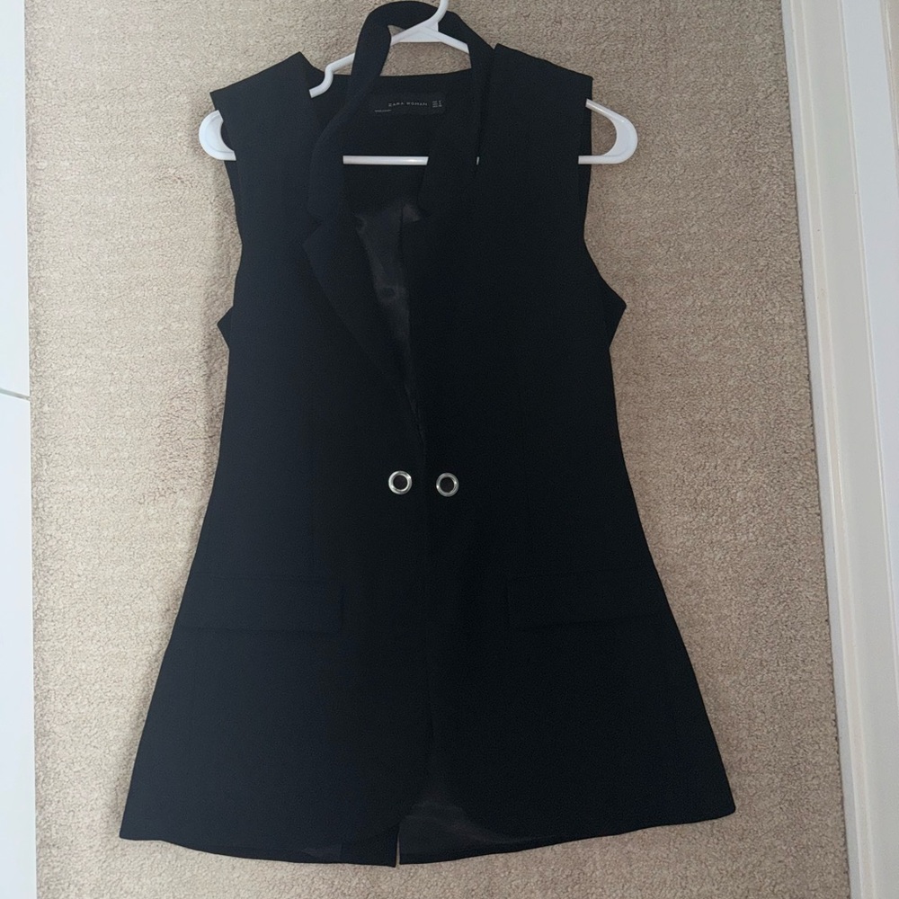 Zara Black Sleeveless Vest